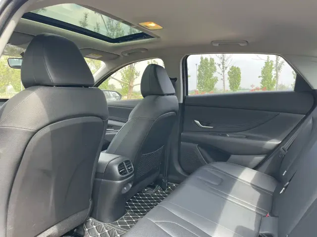 Hyundai Elantra — Фото автомобиля 6