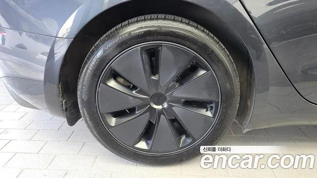 Tesla Model 3 — Фото автомобиля 5