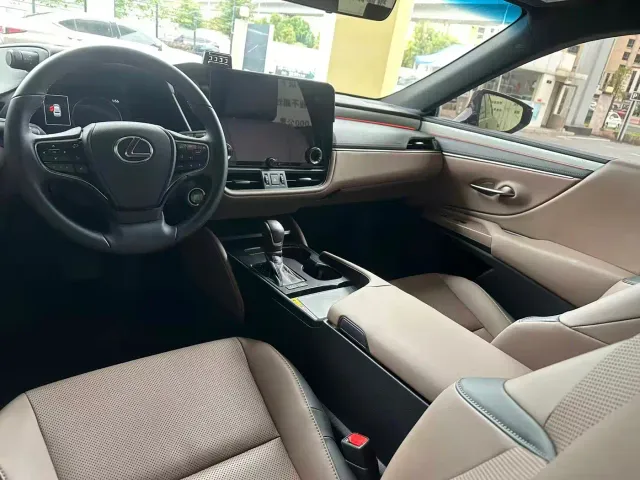 Lexus ES — Фото автомобиля 4