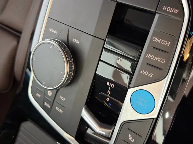 BMW iX3 — Фото автомобиля 7
