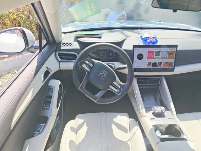 BYD Yuan UP 2024 401KM Leading Edition — Фото автомобиля 2