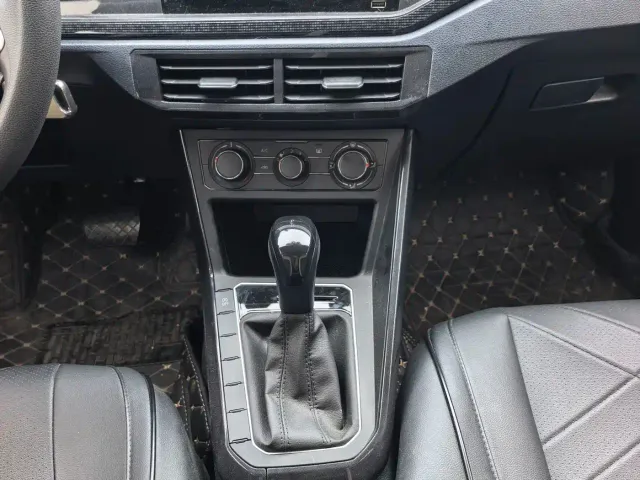 Volkswagen Lavida — Фото автомобиля 12