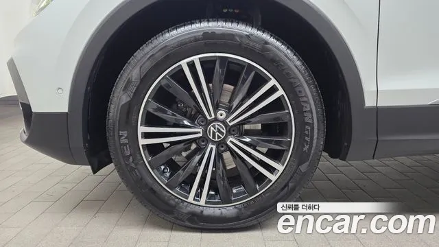 Volkswagen Tiguan Tiguan 2 поколение 2.0 TDI Premium — Фото автомобиля 5