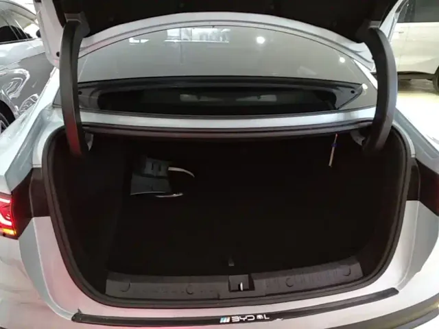 BYD Qin L — Фото автомобиля 18
