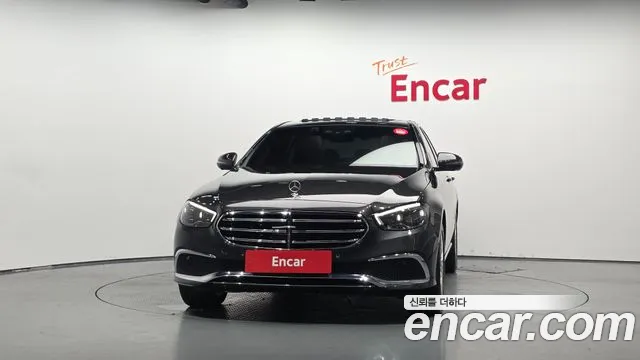 Mercedes-Benz E-Class — Фото автомобиля 3