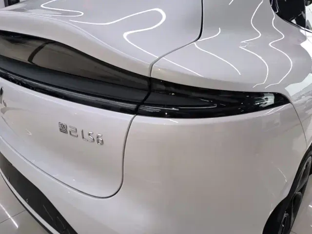 IM Motors LS6 — Фото автомобиля 7