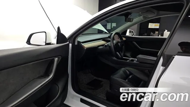 Tesla Model Y — Фото автомобиля 10
