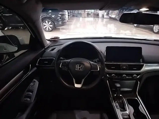 Honda Accord — Фото автомобиля 10