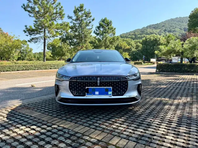 Lincoln Z — Фото автомобиля 2