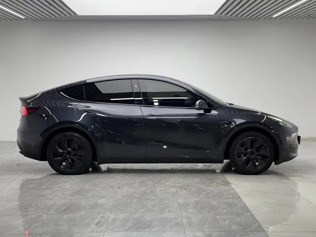 Tesla Model Y — Фото автомобиля 8