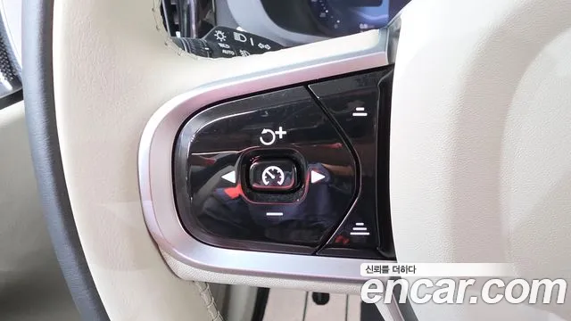 Вольво XC60 — Фото автомобиля 14