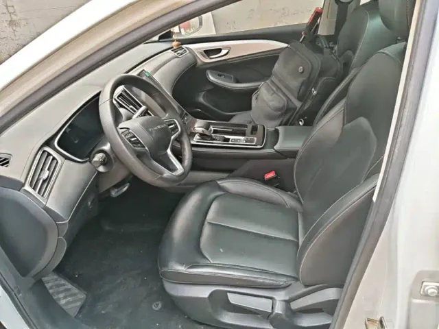 Roewe i6 MAX EV — Фото автомобиля 14