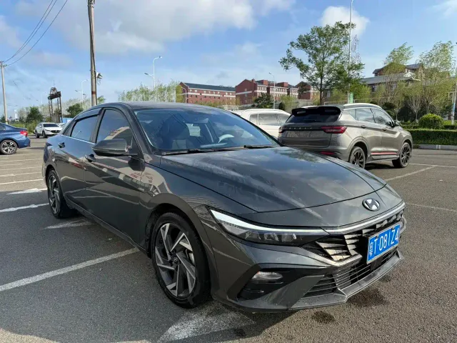 Hyundai Elantra — Фото автомобиля 3
