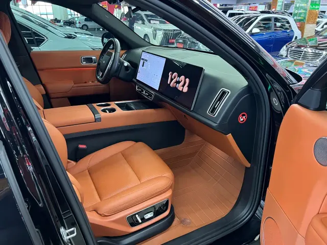 Li Auto L7 — Фото автомобиля 10