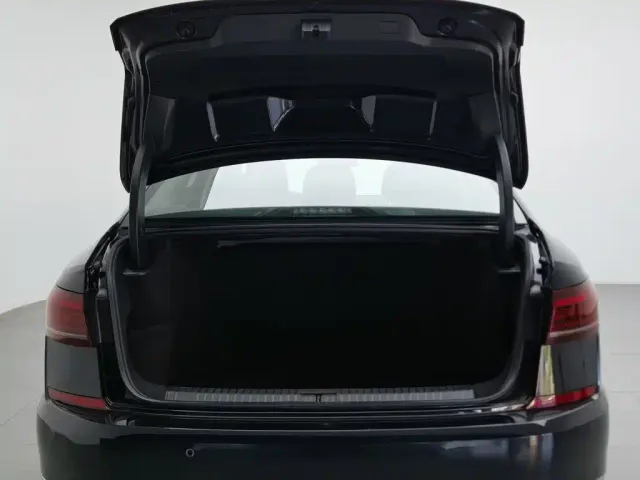 Volkswagen Passat — Фото автомобиля 16