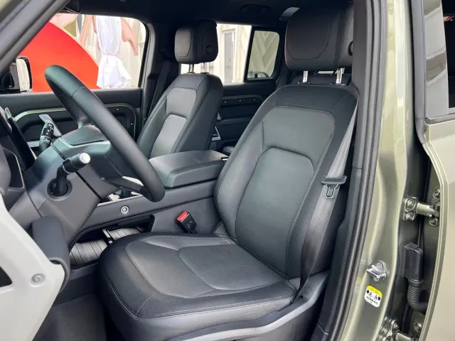 Land Rover Defender — Фото автомобиля 24