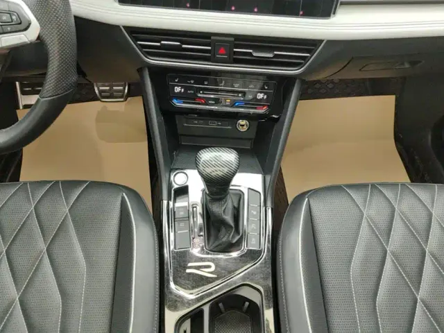Volkswagen Tiguan L — Фото автомобиля 16