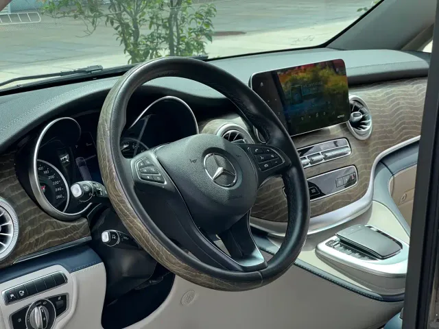 Mercedes-Benz V-Class — Фото автомобиля 15