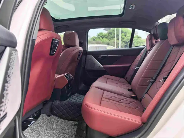 BMW 5 Series — Фото автомобиля 10