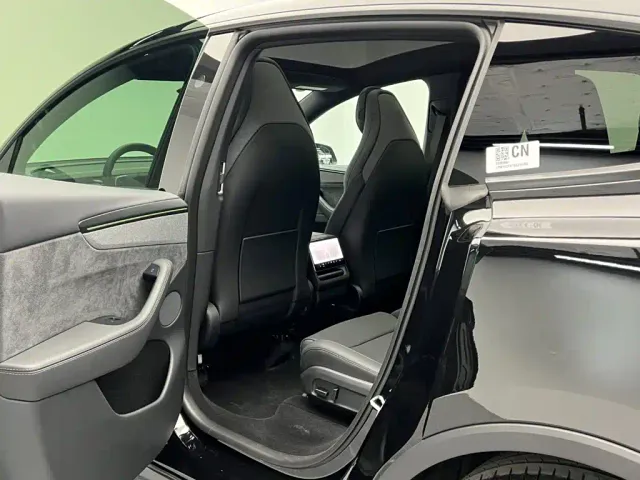 Tesla Model Y L — Фото автомобиля 19