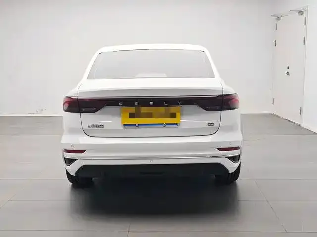 Geely Emgrand — Фото автомобиля 5