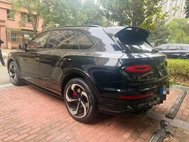 Bentley Bentayga — Фото автомобиля 8