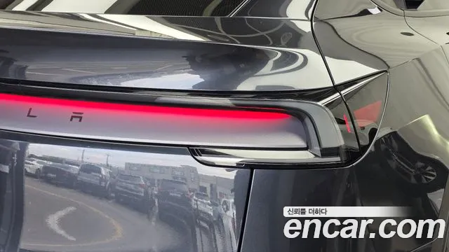 Tesla Model Y — Фото автомобиля 8
