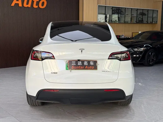 Tesla Model Y — Фото автомобиля 5