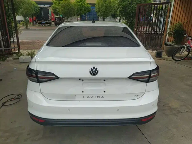 Volkswagen Lavida — Фото автомобиля 5