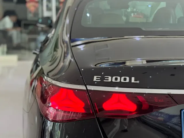 Mercedes-Benz E-Class — Фото автомобиля 17