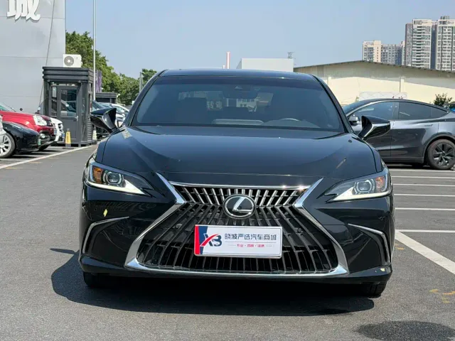 Lexus ES — Фото автомобиля 7