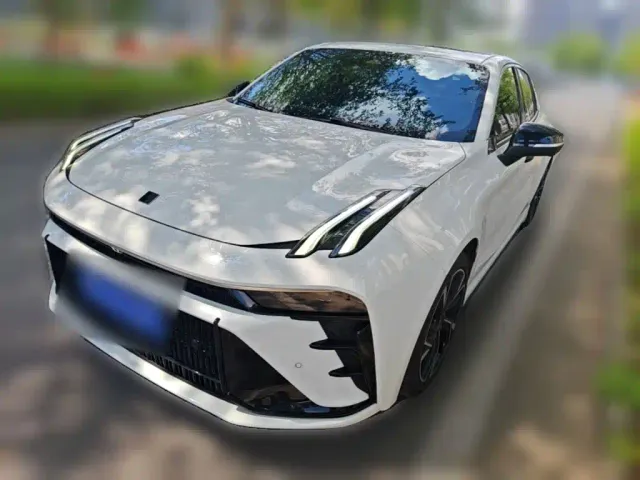Фотография автомобиля — Lynk & Co 03
