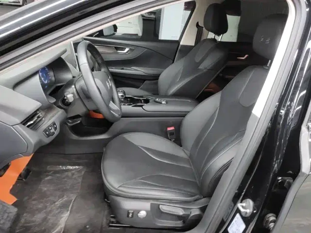Hongqi E-QM5 — Фото автомобиля 14
