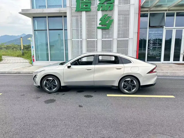 Wuling Starlight — Фото автомобиля 5