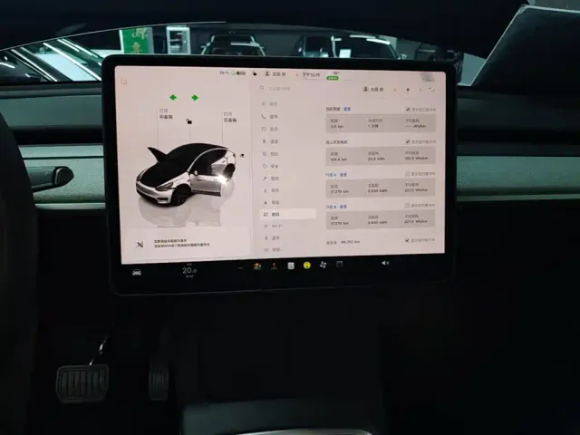 Tesla Model Y — Фото автомобиля 12