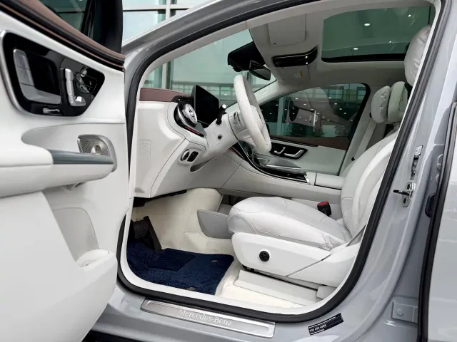 Mercedes-Benz EQE SUV — Фото автомобиля 4