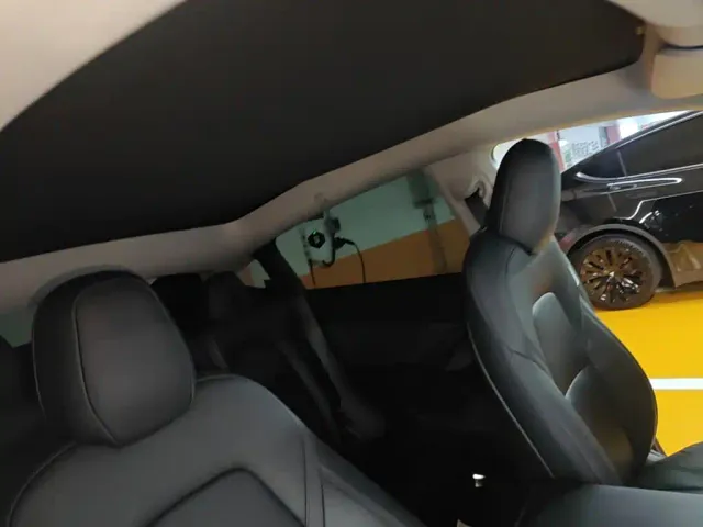 Tesla Model Y — Фото автомобиля 17