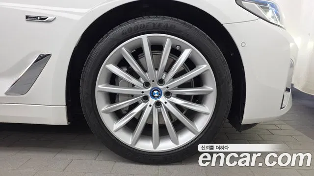 BMW 5 Series G30 — Фото автомобиля 6