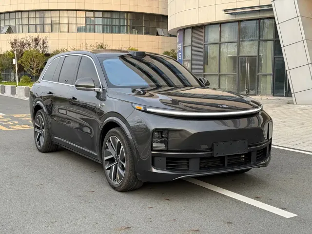 Li Auto L8 — Фото автомобиля 3
