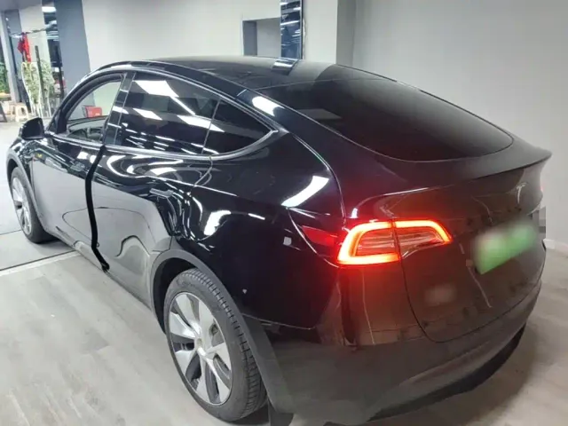 Tesla Model Y — Фото автомобиля 4