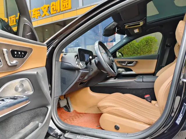 Mercedes-Benz E-Class — Фото автомобиля 7