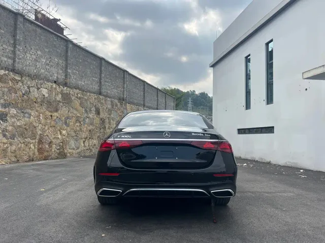 Mercedes-Benz E-Class — Фото автомобиля 8