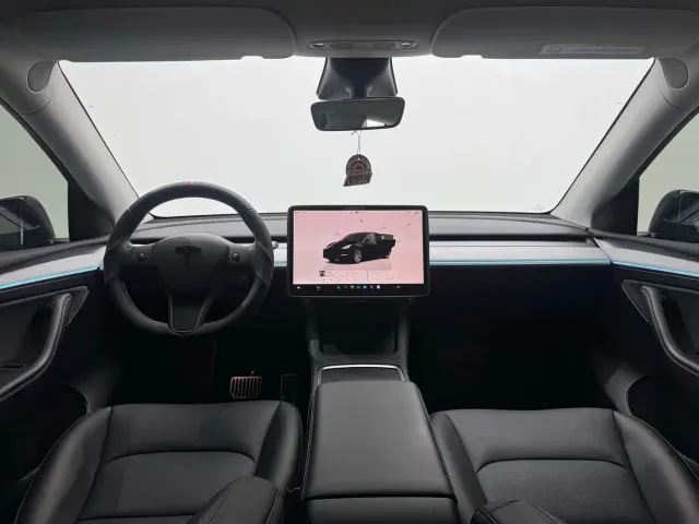 Tesla Model Y — Фото автомобиля 14