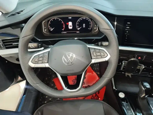 Volkswagen Passat — Фото автомобиля 10
