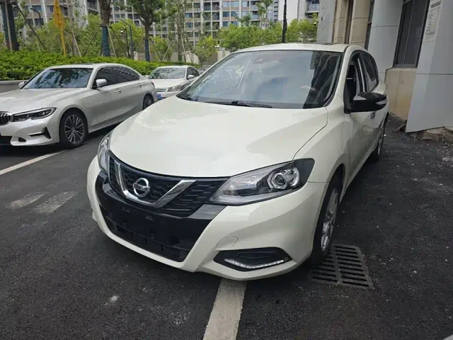 Фотография автомобиля — Nissan Tiida