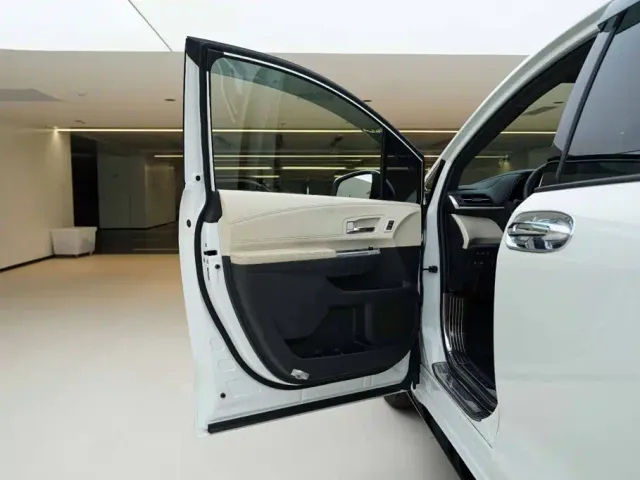 Toyota Granvia 2022 2.5L Hybrid Noble Edition — Фото автомобиля 15