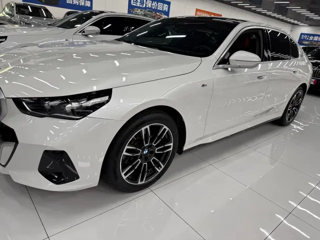 BMW 5 Series — Фото автомобиля 4