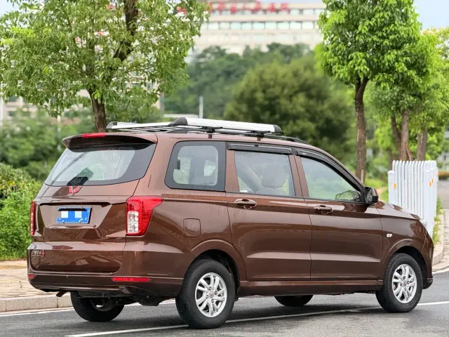 Wuling Hongguang — Фото автомобиля 7