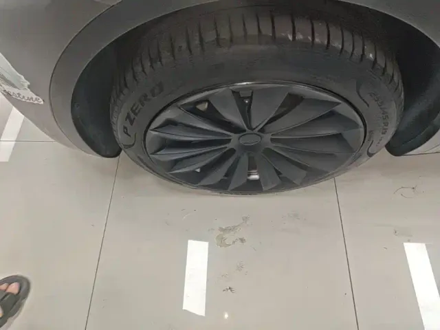Tesla Model Y — Фото автомобиля 22