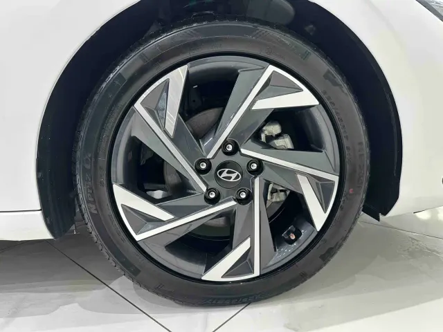 Hyundai Elantra — Фото автомобиля 20